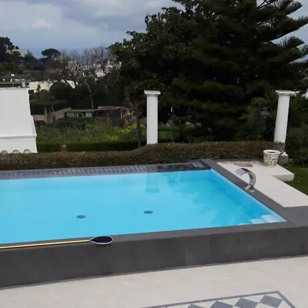 Raffaella Willa Capri